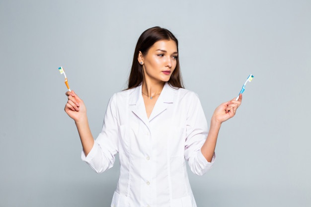 4 dicas de para escolher sua escova de dente