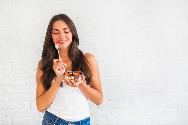 ENTENDA O IMPACTO DA ALIMENTAÇÃO NA SAÚDE DOS DENTES