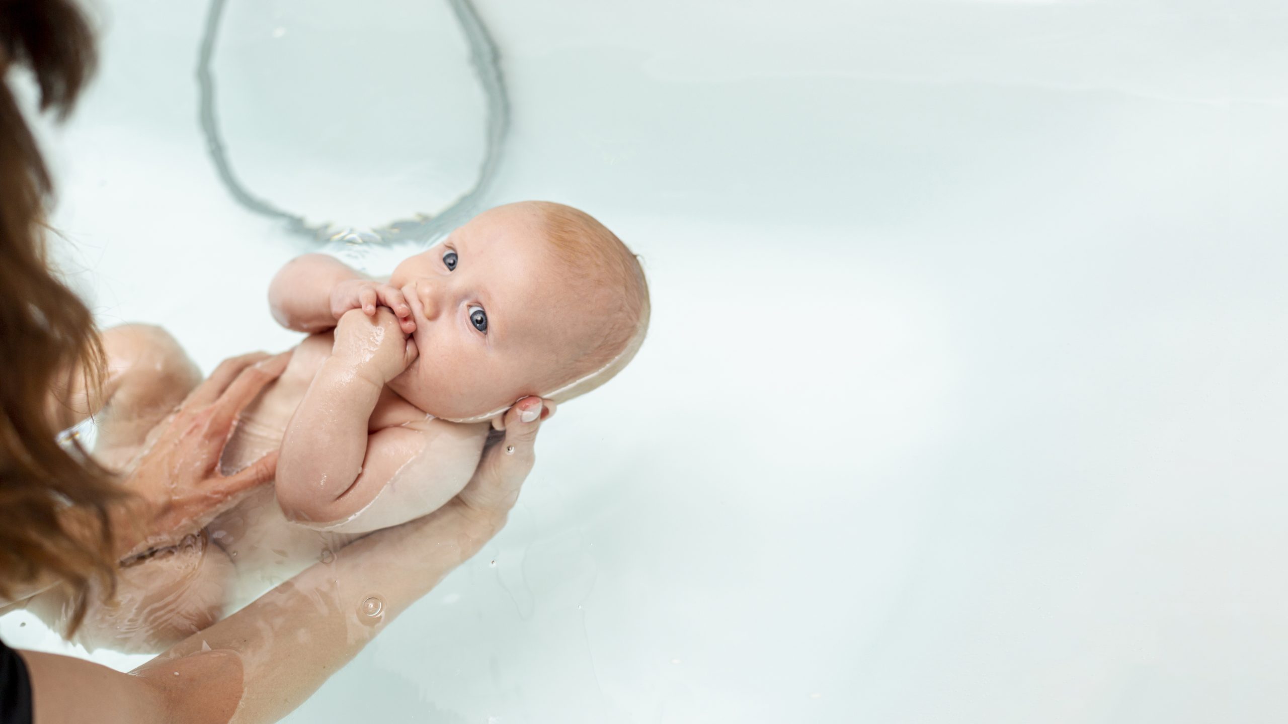 Tudo o que você precisa saber sobre o banho de recém-nascidos